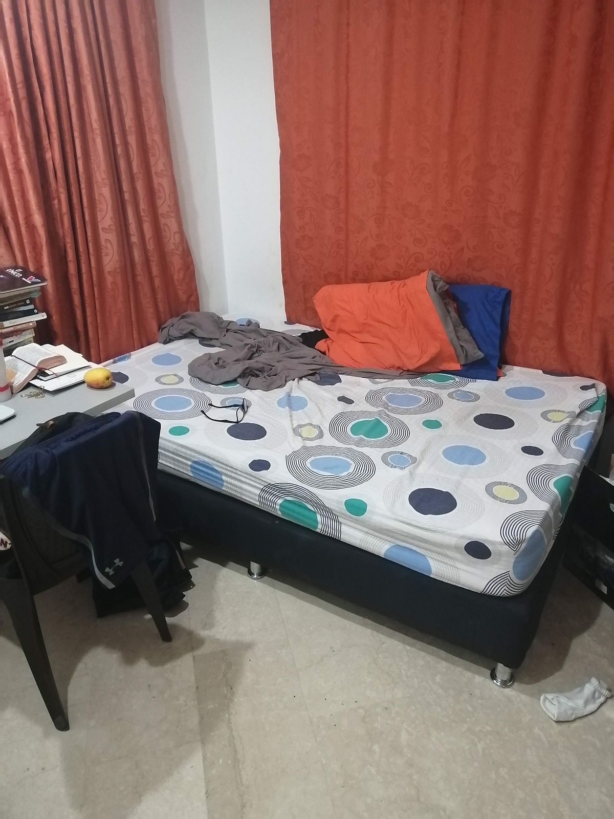 Cuarto — cama, 2013