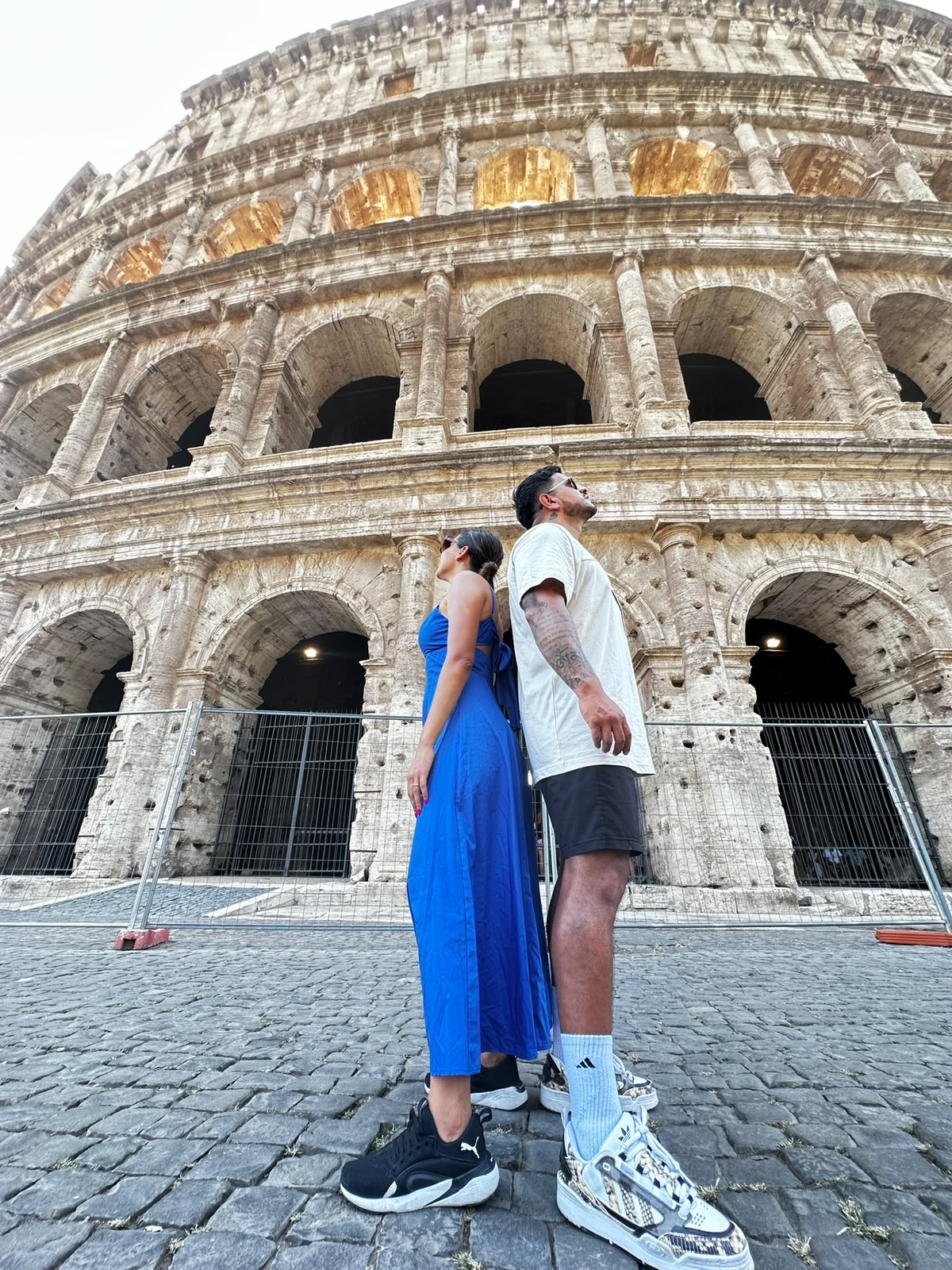 Diego con su pareja en el Coliseo de Roma